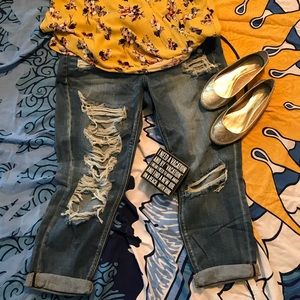 American Eagle Tomgirl destructed denim crop pants